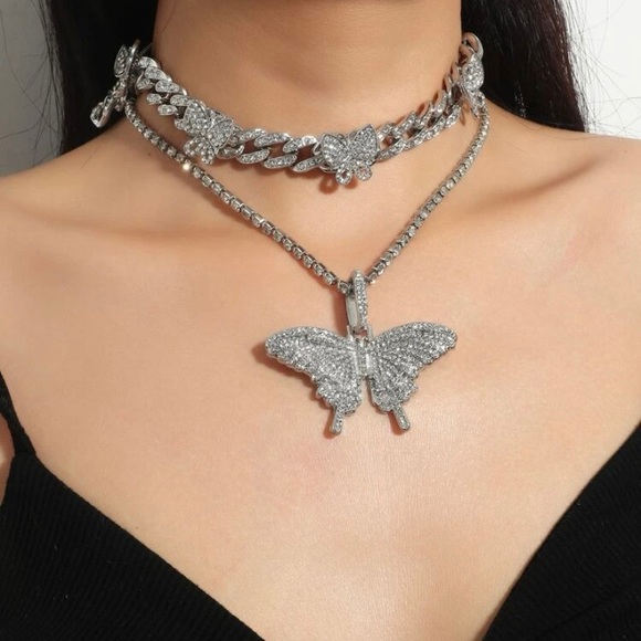 Butterfly necklace - Picture 3 of 3